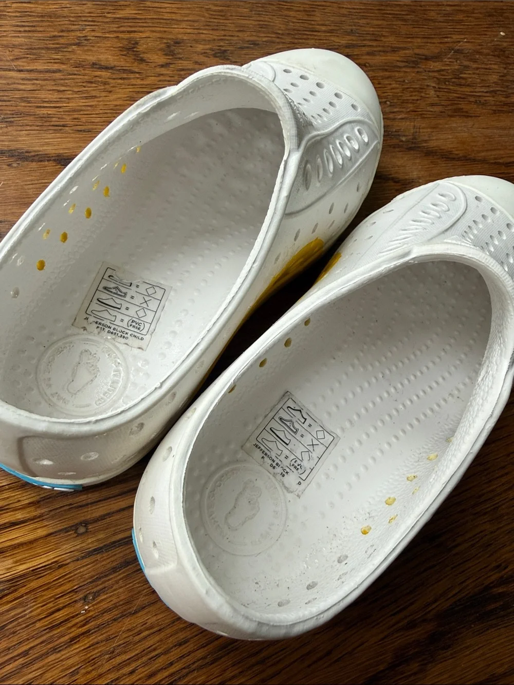 Native Jefferson Kids Unisex White Yellow Slip-On Water Shoes Half Circle 12